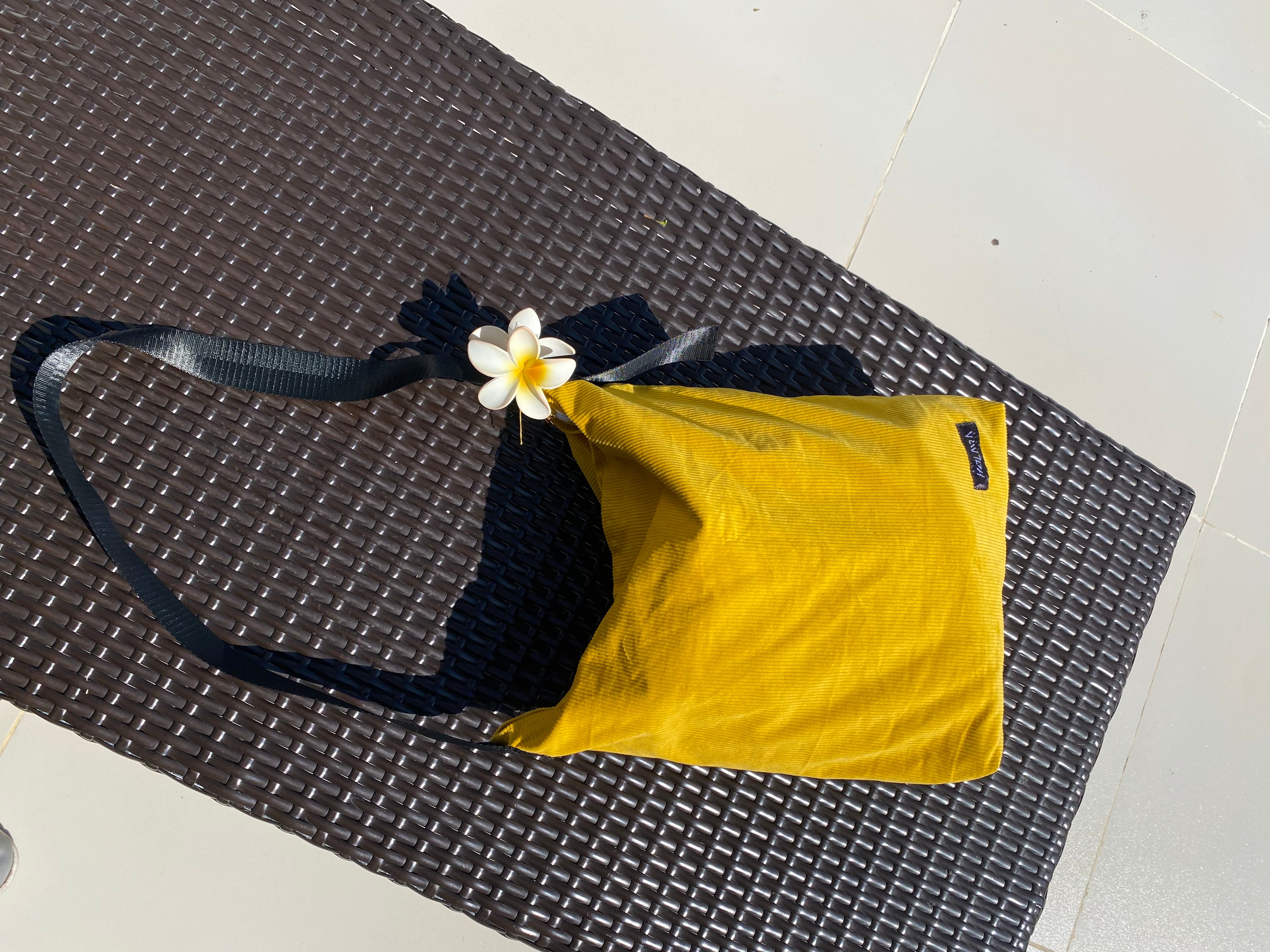 Holaara Solwave Shoulder Bag